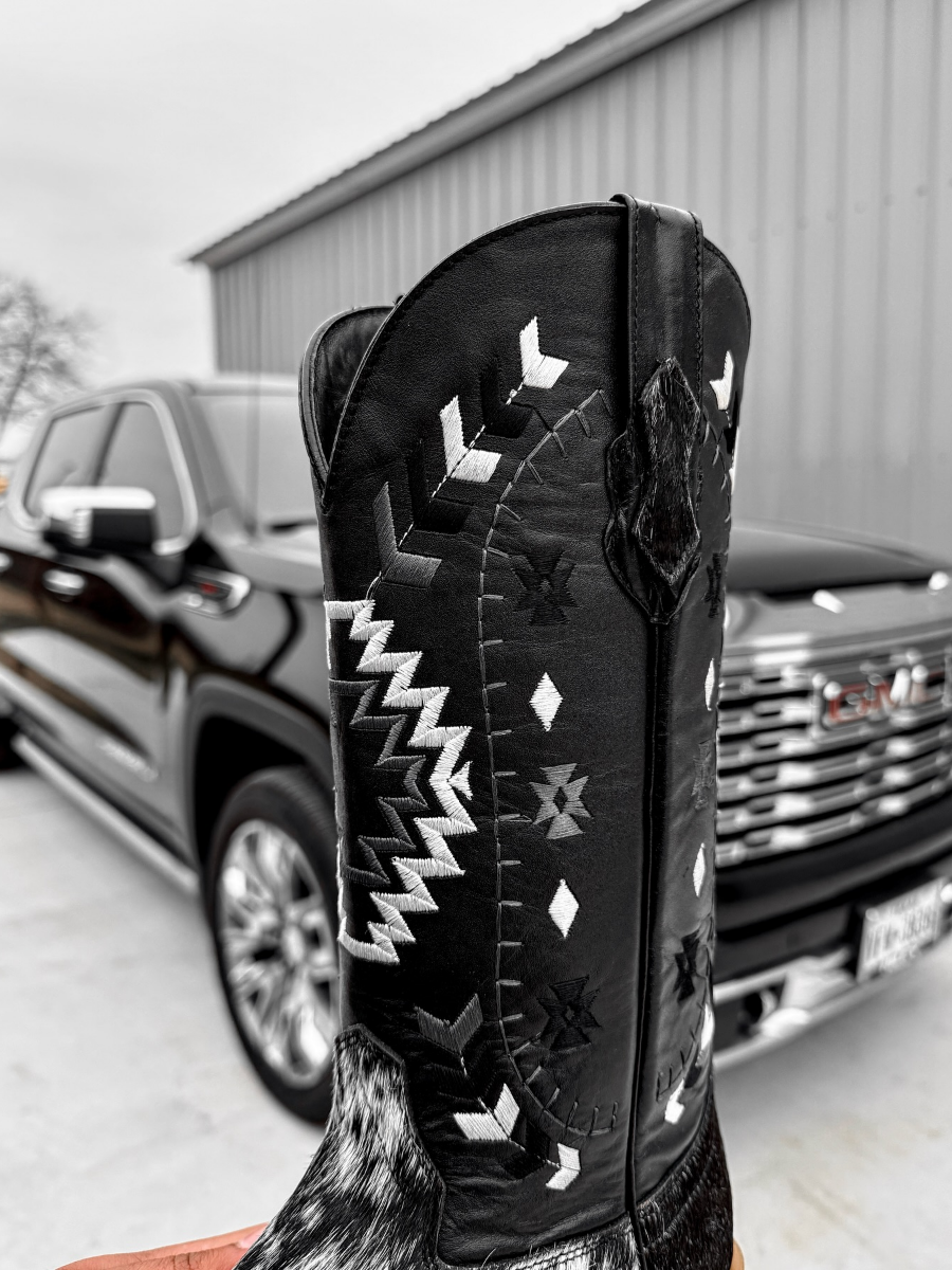 Black and White Pad-dyed Embroidered Western Boots