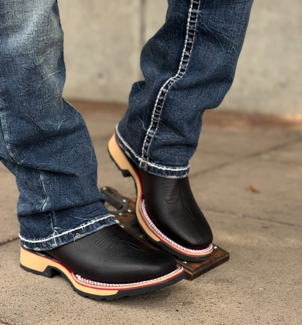 Embroidered Vintage Wide Toe Western Cowboy Boots