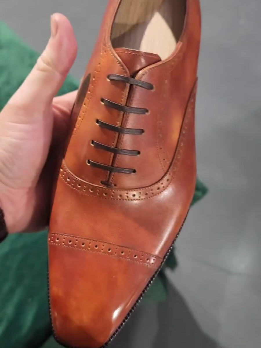 Fashionable and Simple Solid Color Lace-up Leather Shoes