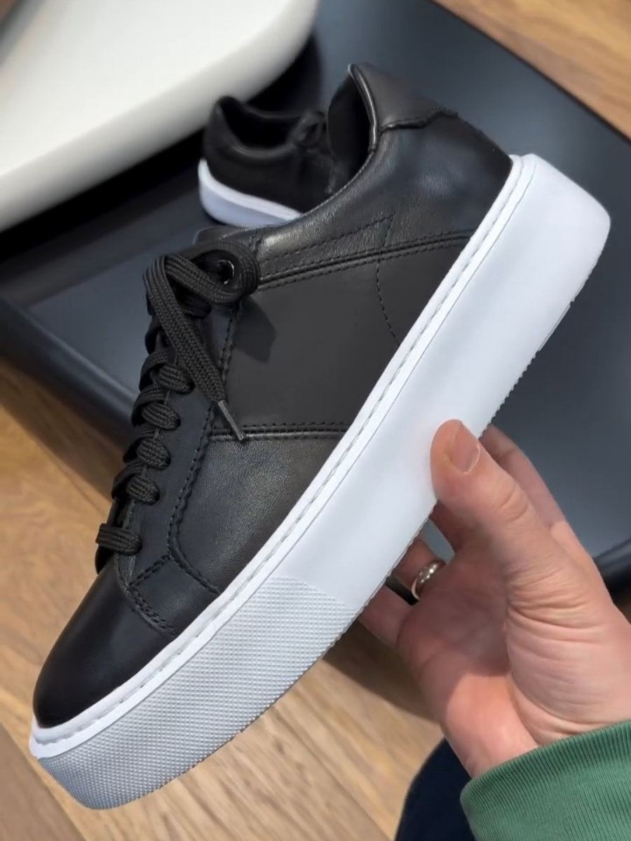 Fashionable and Versatile Casual Shoes