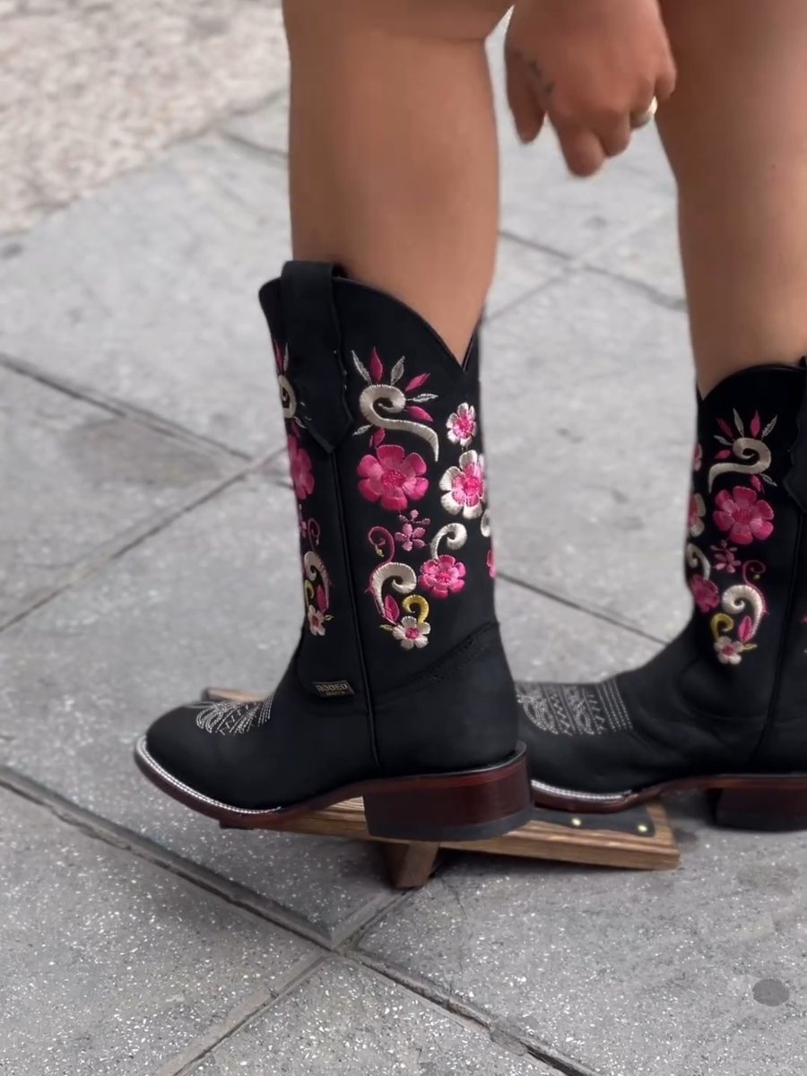 Women's Chunky High Heel Embroidered Boots