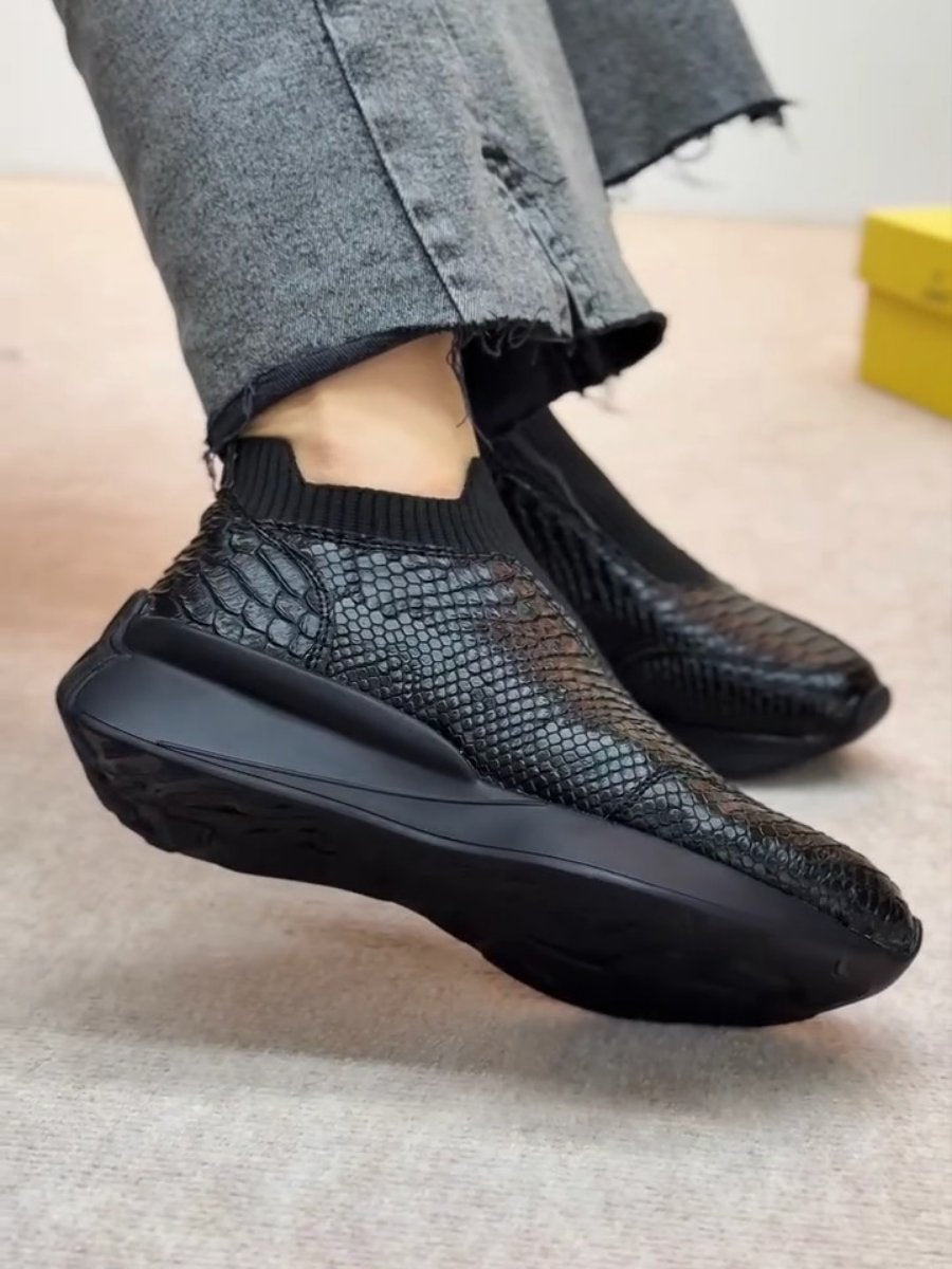 New Style Flying Woven Casual Sports Shoes Soft Sole Soft Surface Breathable Running Shoes