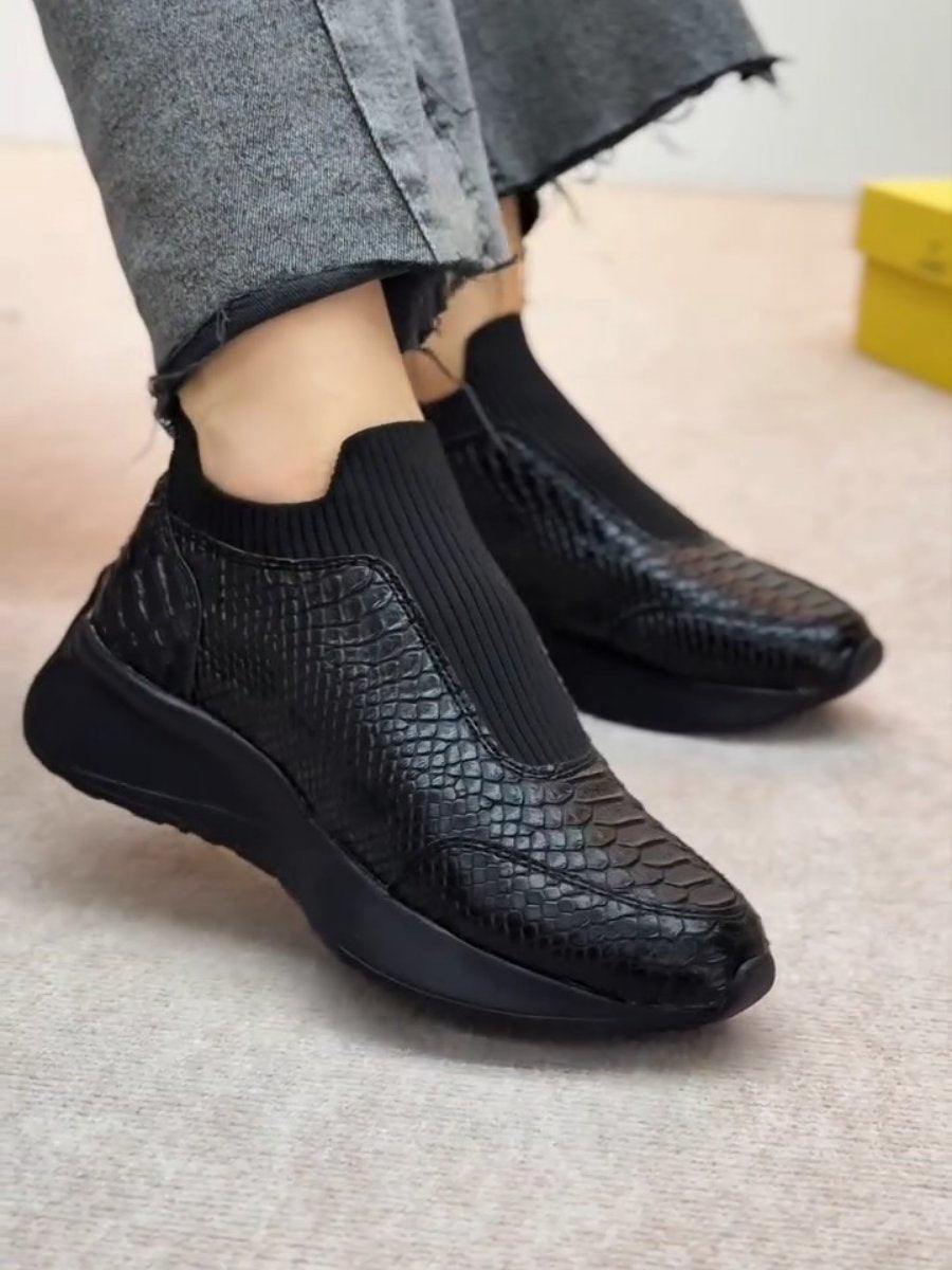 New Style Flying Woven Casual Sports Shoes Soft Sole Soft Surface Breathable Running Shoes