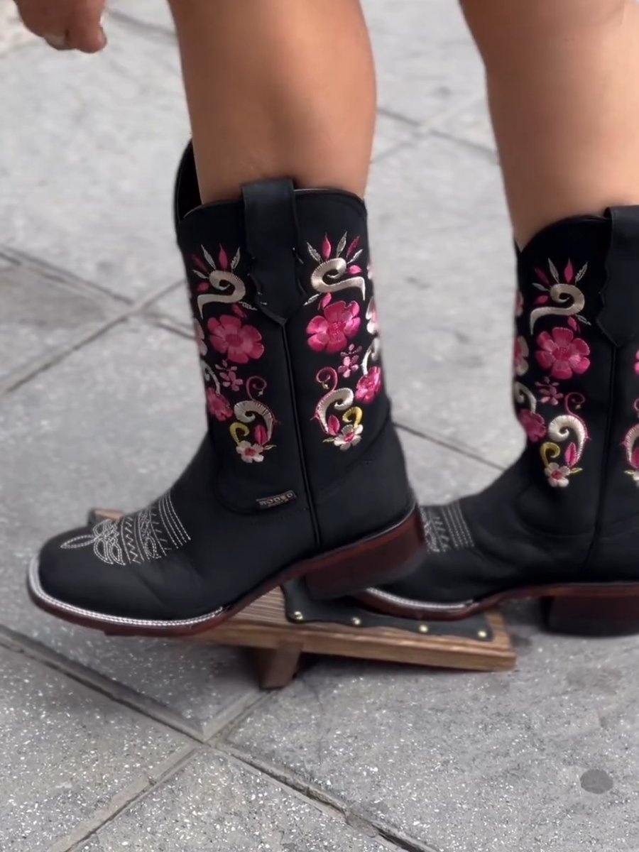 Women's Chunky High Heel Embroidered Boots