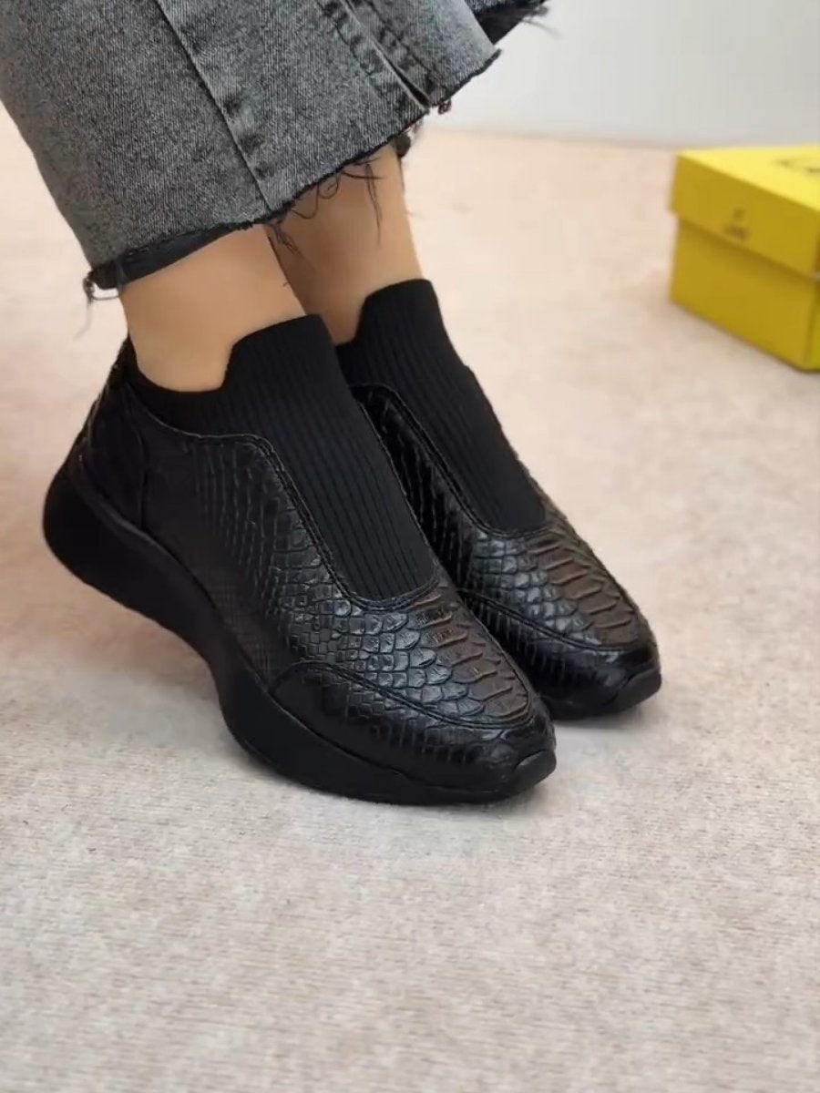 New Style Flying Woven Casual Sports Shoes Soft Sole Soft Surface Breathable Running Shoes