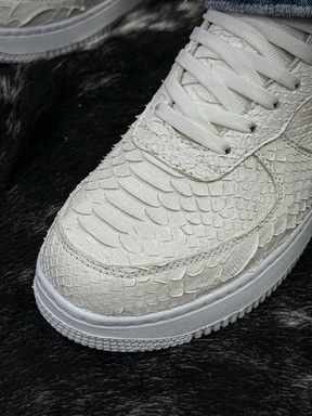 White Crocodile-print Versatile Shoes