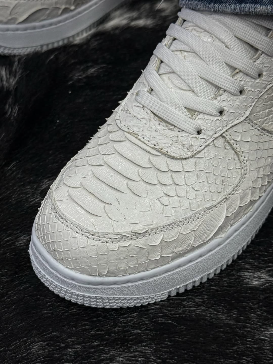 White Crocodile-print Versatile Shoes