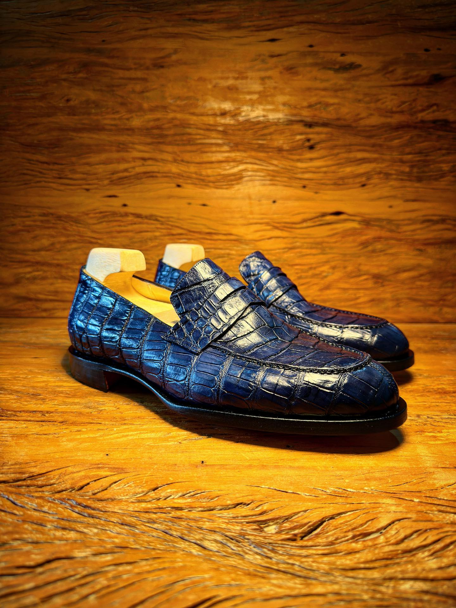 Handmade Embossed Cowhide Casual Shoes