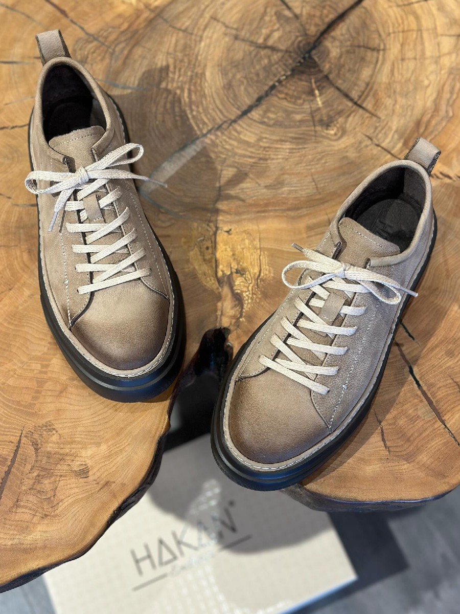 Thick-soled Lace-up Gradient Sneakers
