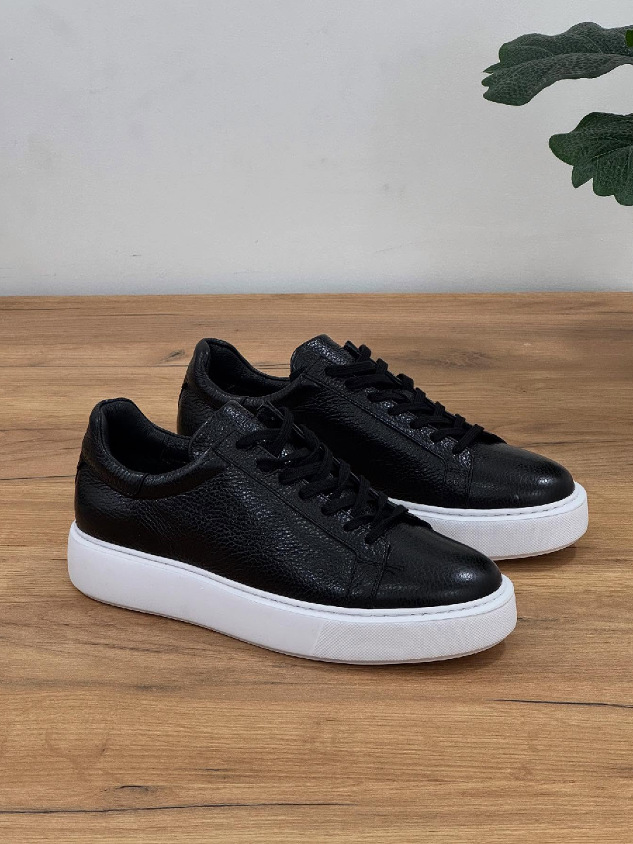 Fashionable and Versatile Sports Casual Shoes