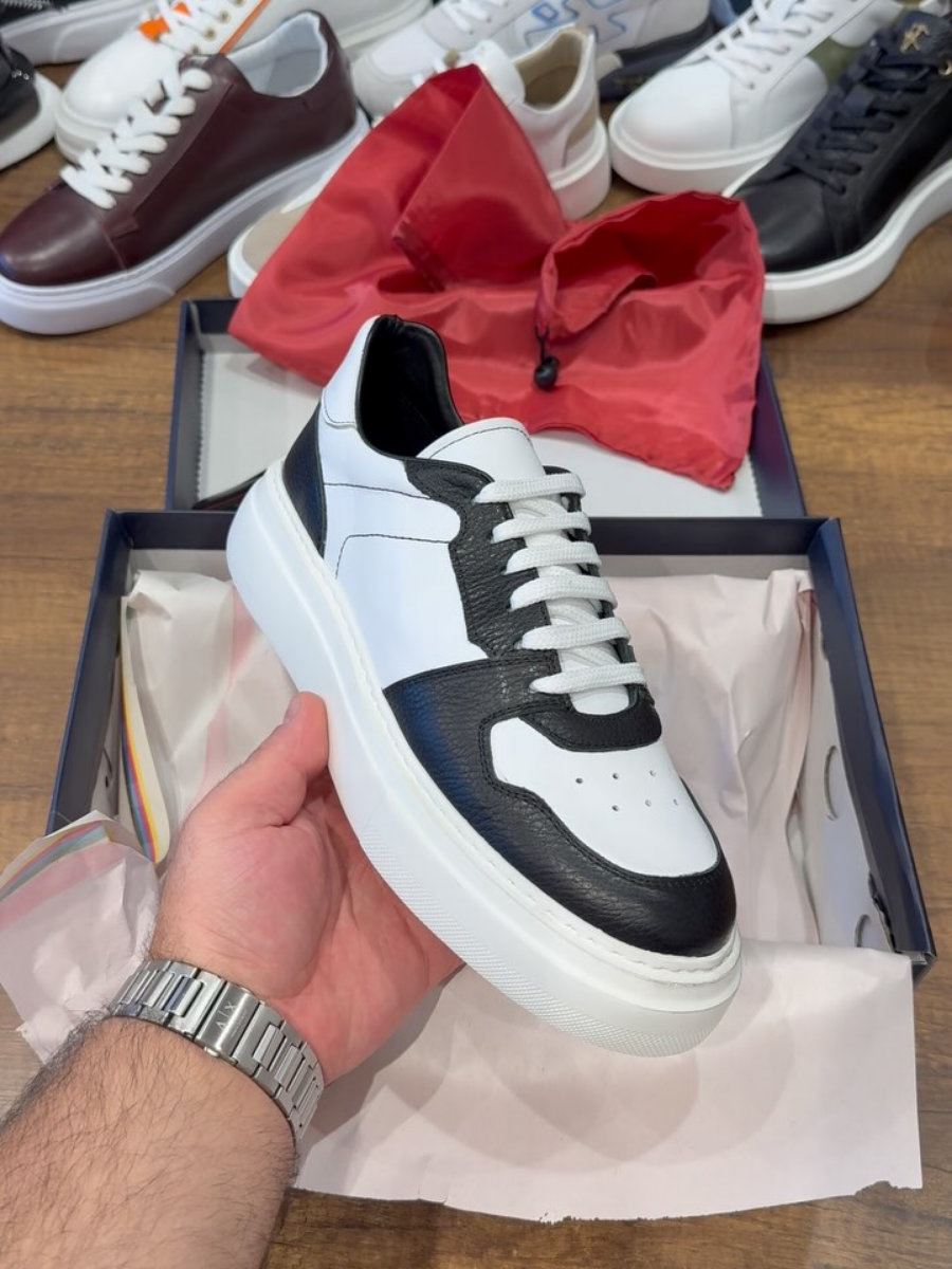 Flat-soled Casual Sneakers