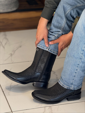 Fashionable and Trendy Casual Leather Boots