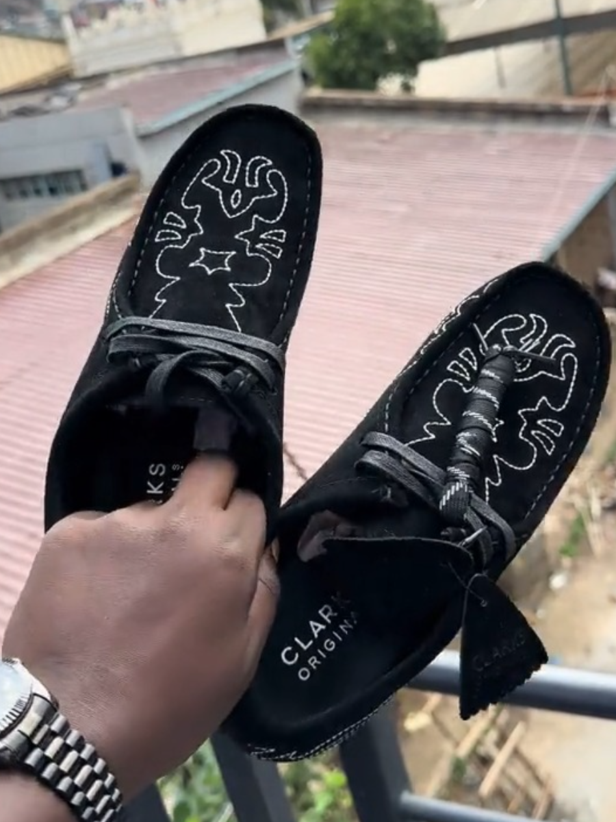 Supreme x Clarks Originals Shoes