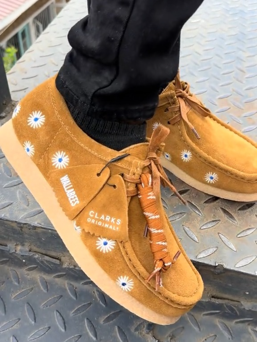 Clarks Originals Embroidered Daisy Derby Shoes