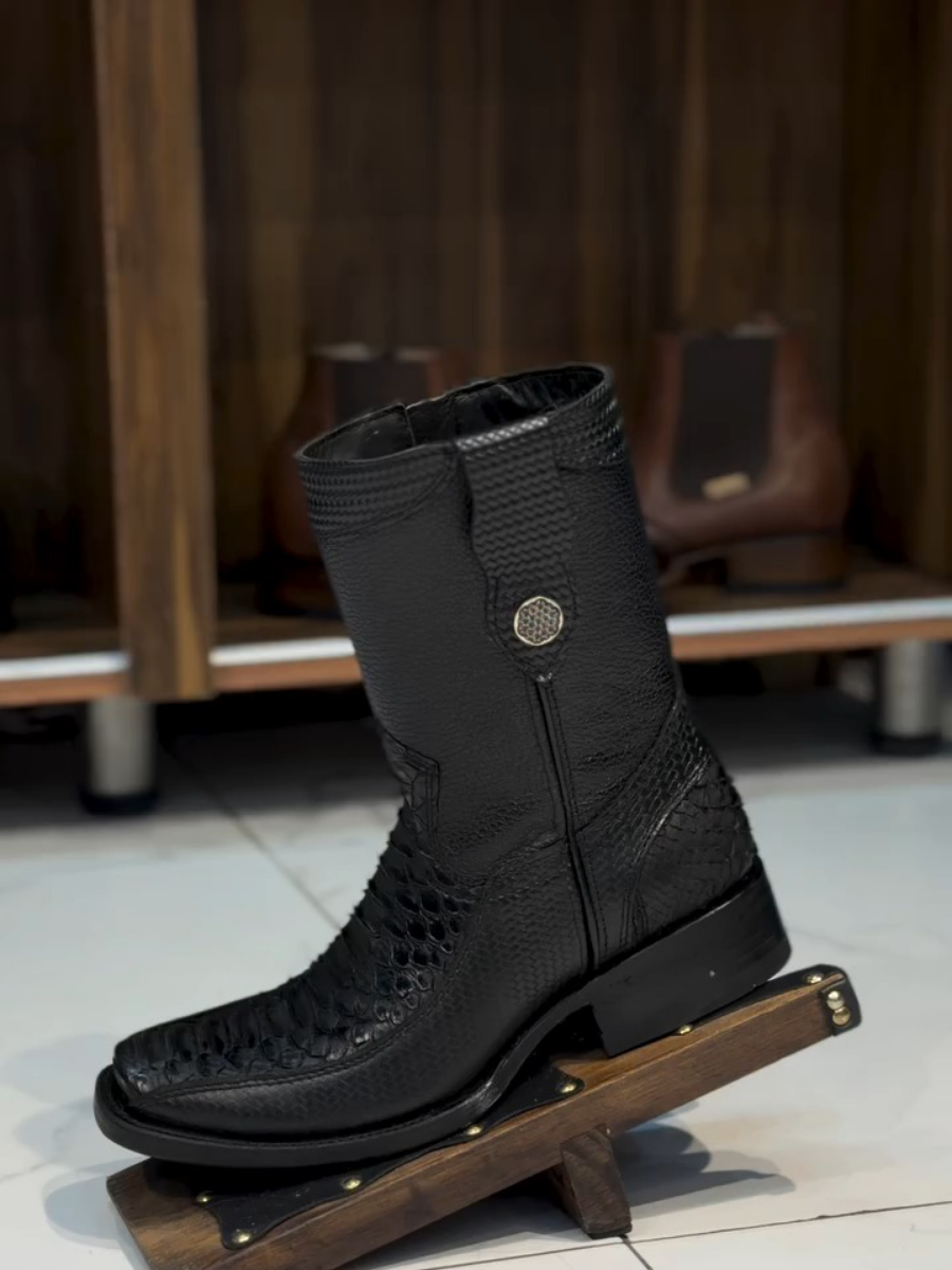 Fashionable and Trendy Casual Leather Boots