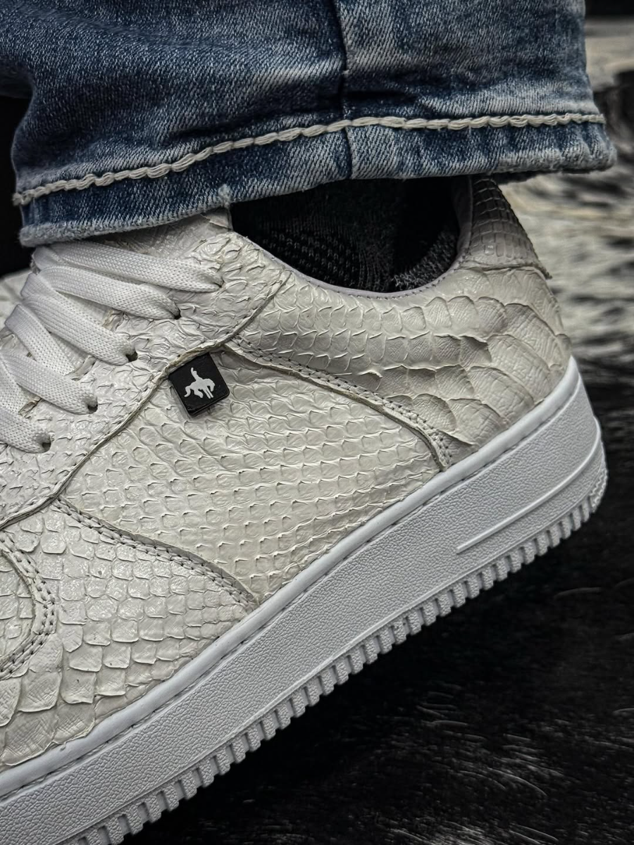 White Crocodile-print Versatile Shoes
