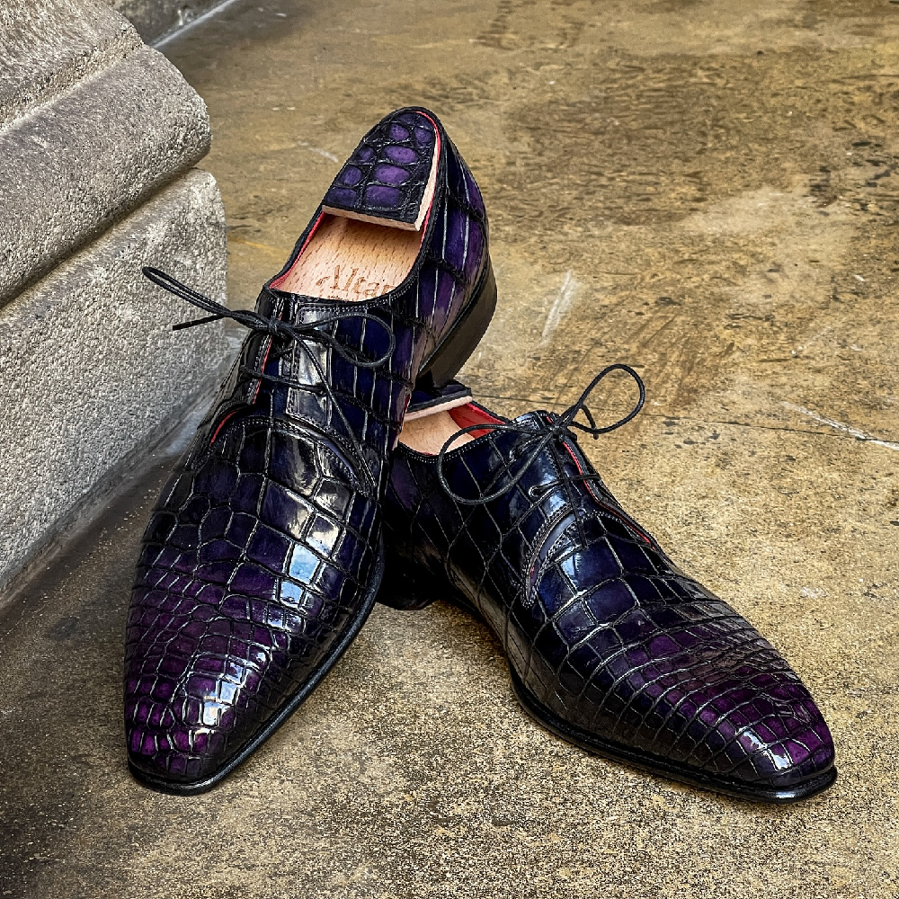 Embossed Lace-up Pointed Toe Shoes