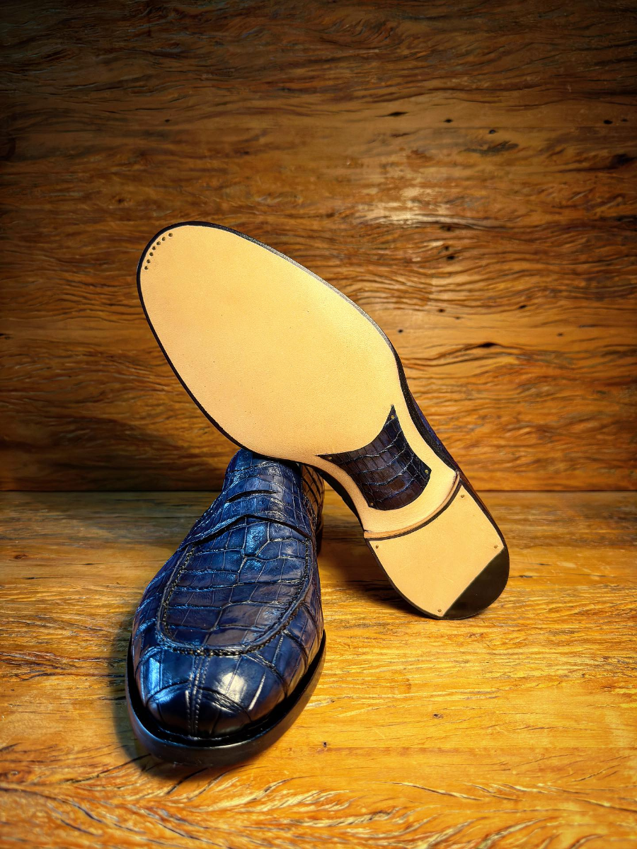 Handmade Embossed Cowhide Casual Shoes