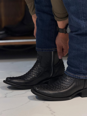 Fashionable and Trendy Casual Leather Boots