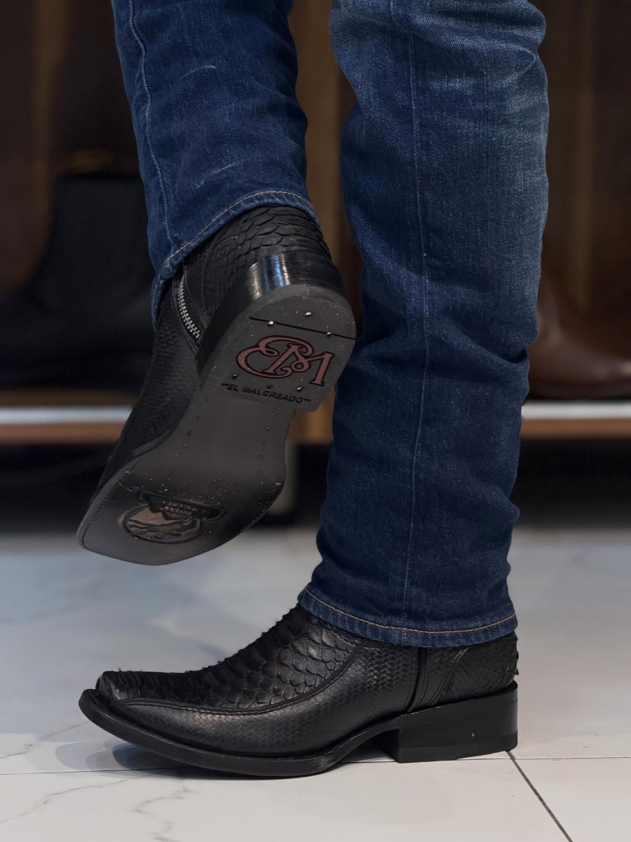 Fashionable and Trendy Casual Leather Boots