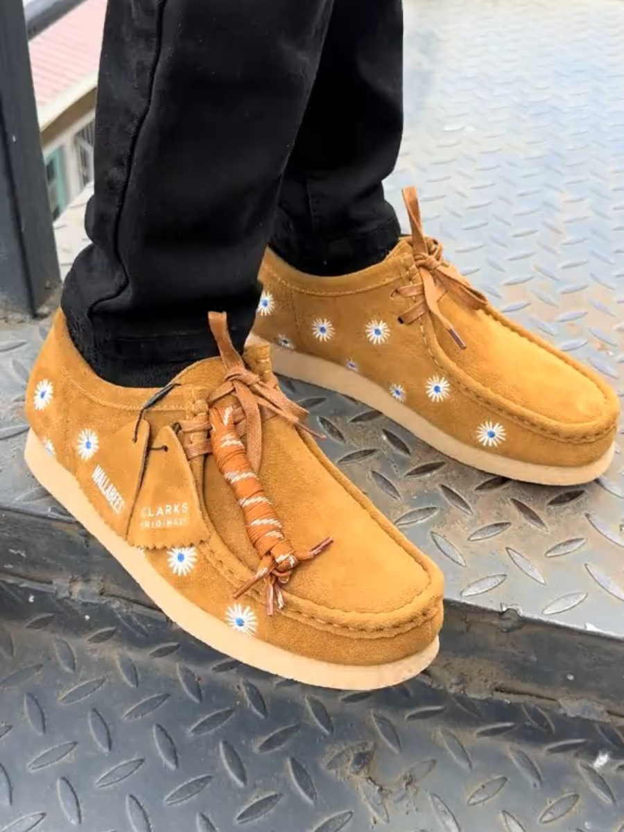 Clarks Originals Embroidered Daisy Derby Shoes