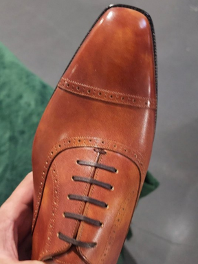 Fashionable and Simple Solid Color Lace-up Leather Shoes