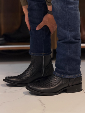 Fashionable and Trendy Casual Leather Boots