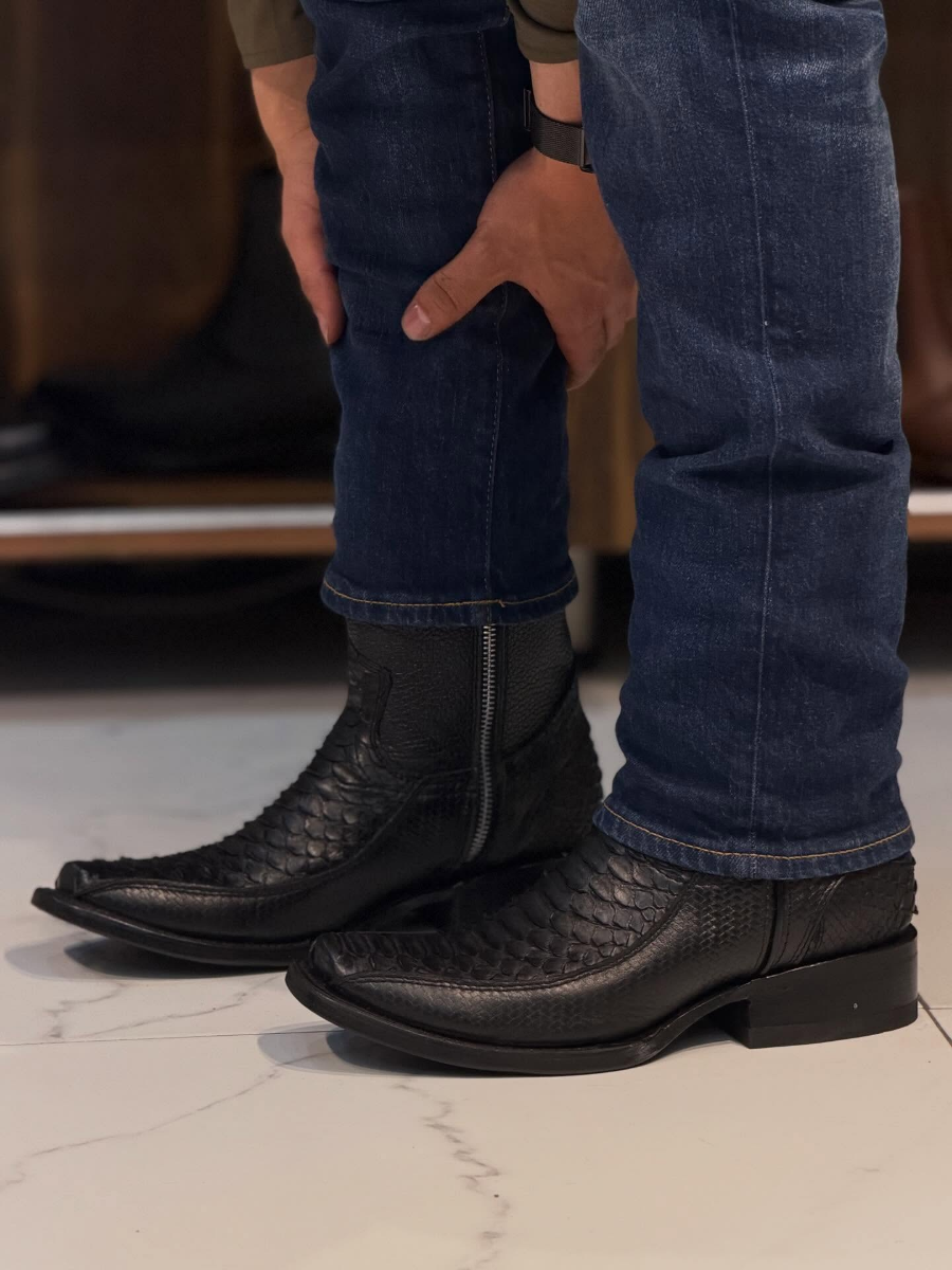 Fashionable and Trendy Casual Leather Boots