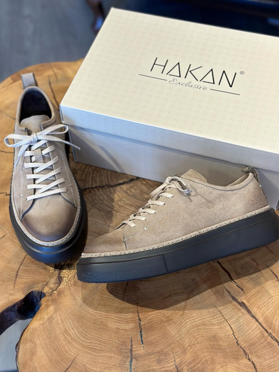 Thick-soled Lace-up Gradient Sneakers