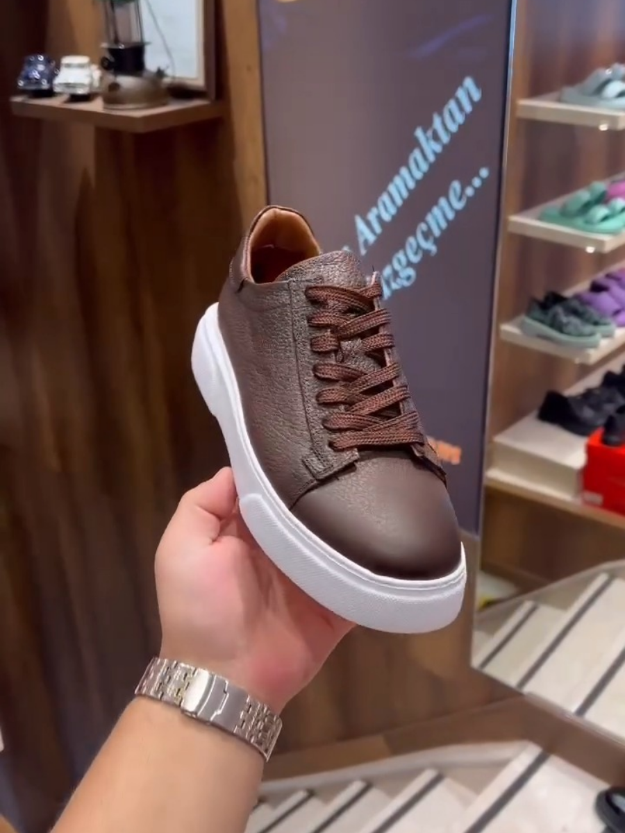 Versatile and Comfortable Sports Shoes