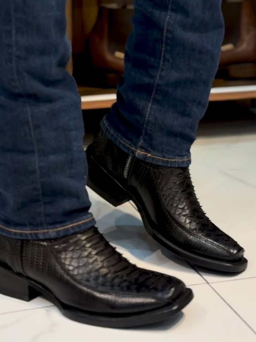 Fashionable and Trendy Casual Leather Boots