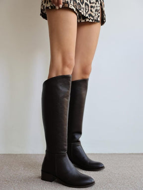 Simple and Versatile Slim Boots