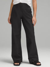 Relaxed-Fit Mid-Rise Trouser