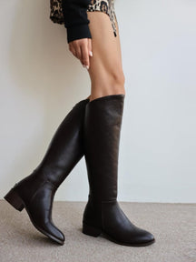 Simple and Versatile Slim Boots